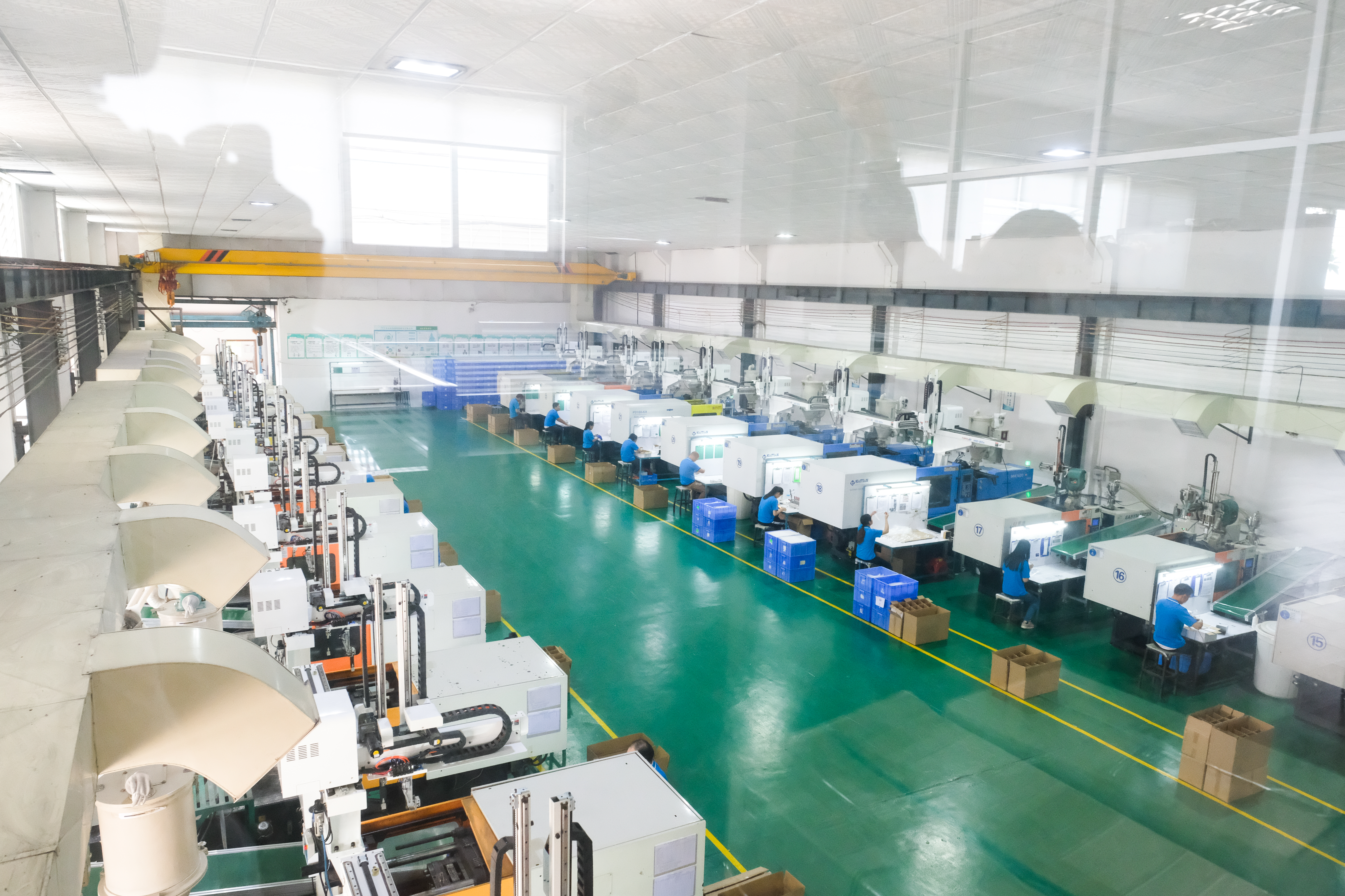 旭錦模具兆能注塑模具車間注塑機(jī)臺展示 旭錦模具兆能注塑模具車間注塑機(jī)臺展示